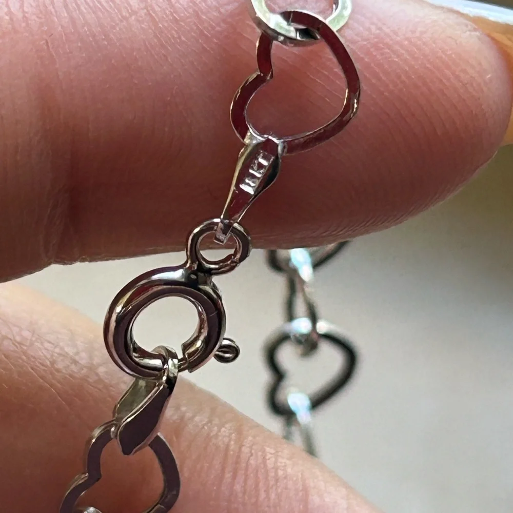 BRANDNEW 18 KARAT WHITE GOLD HEART CHAIN NECKLACE 20 INCHES - Picture 4 of 6